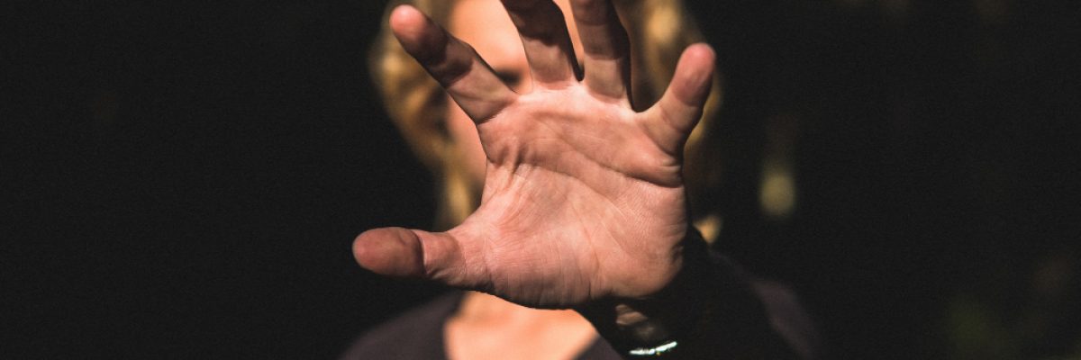 Xenofobia é crime? Entenda seus direitos